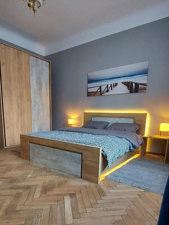 Apartment By Pa *